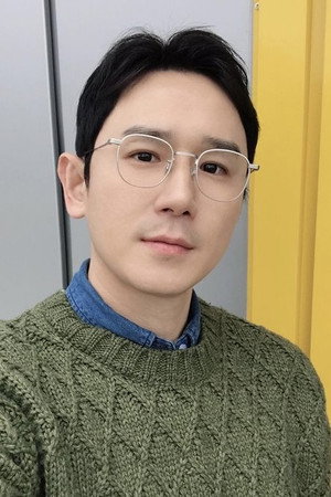 Hyuk Jun Cho